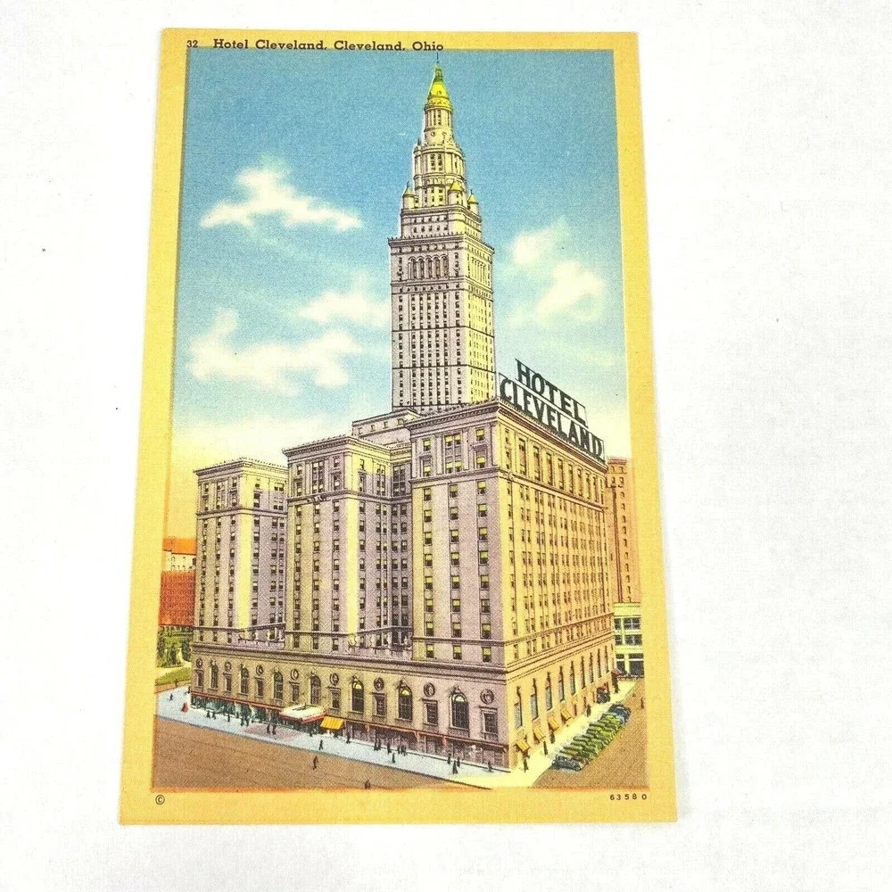 Vintage Hotel Cleveland‎ Postcard Hotel Cleveland Ohio Building USA Unposted